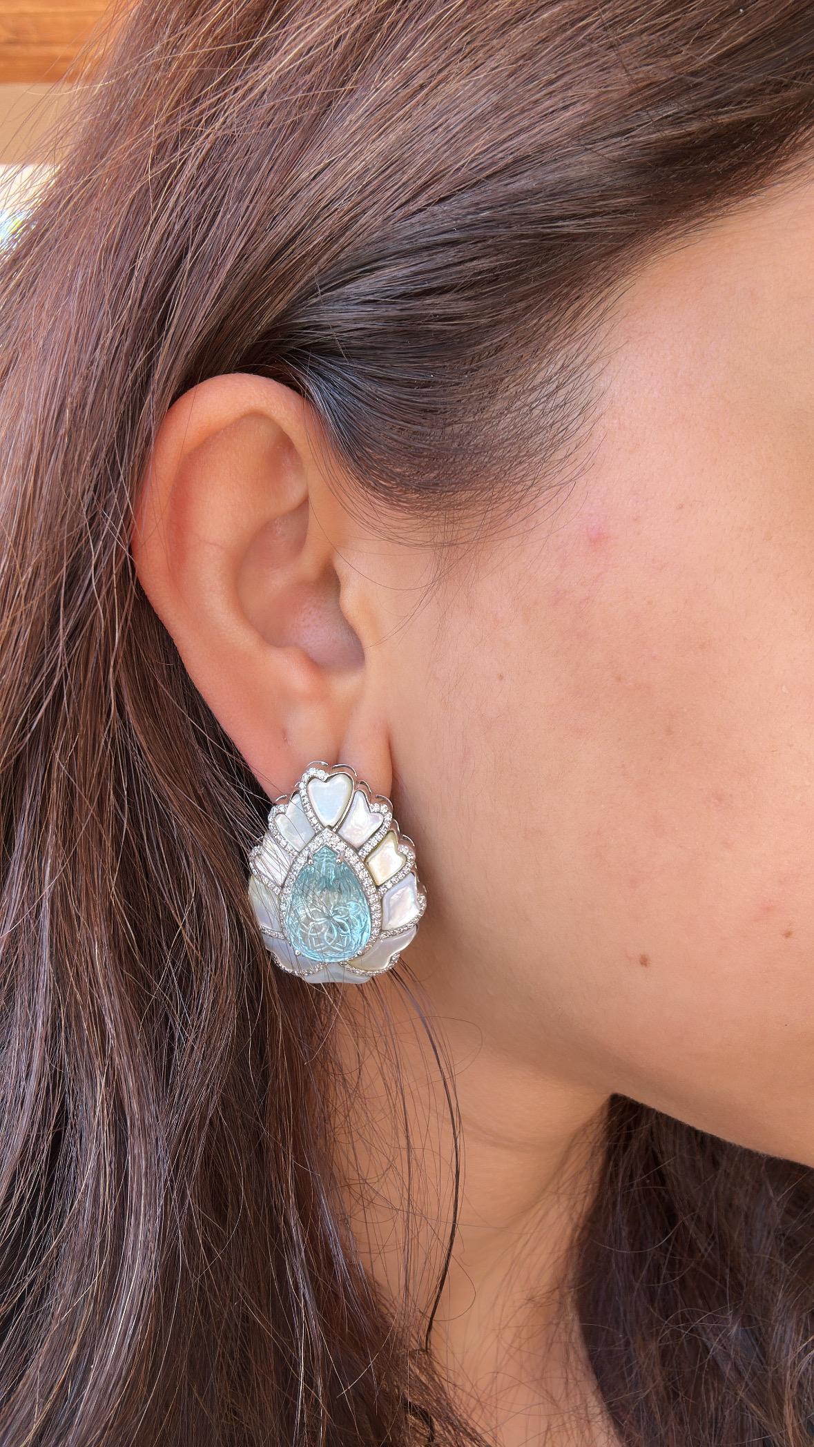 Orecchino in oro 18 carati, 15,32 carati, Acquamarine scolpite, Perle e Diamanti in vendita 5