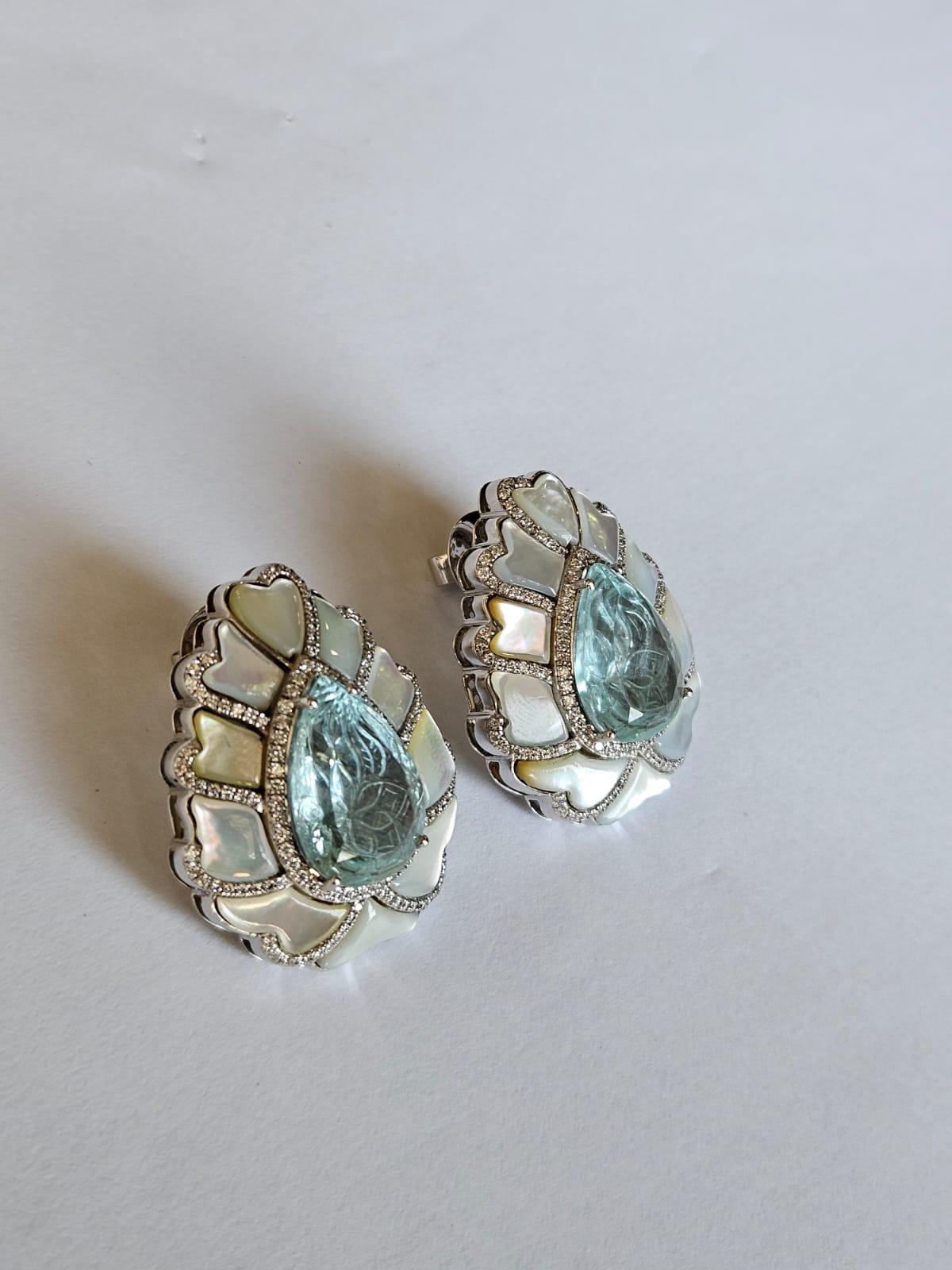 Art Déco Orecchino in oro 18 carati, 15,32 carati, Acquamarine scolpite, Perle e Diamanti in vendita