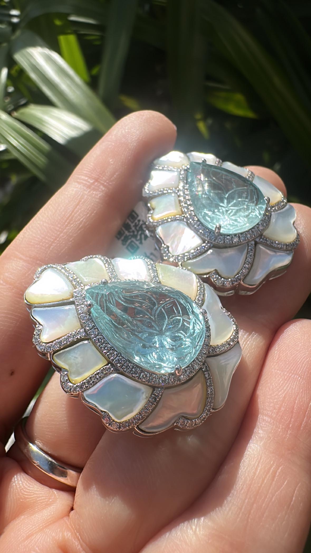 Orecchino in oro 18 carati, 15,32 carati, Acquamarine scolpite, Perle e Diamanti In condizioni Nuovo in vendita a Hong Kong, HK