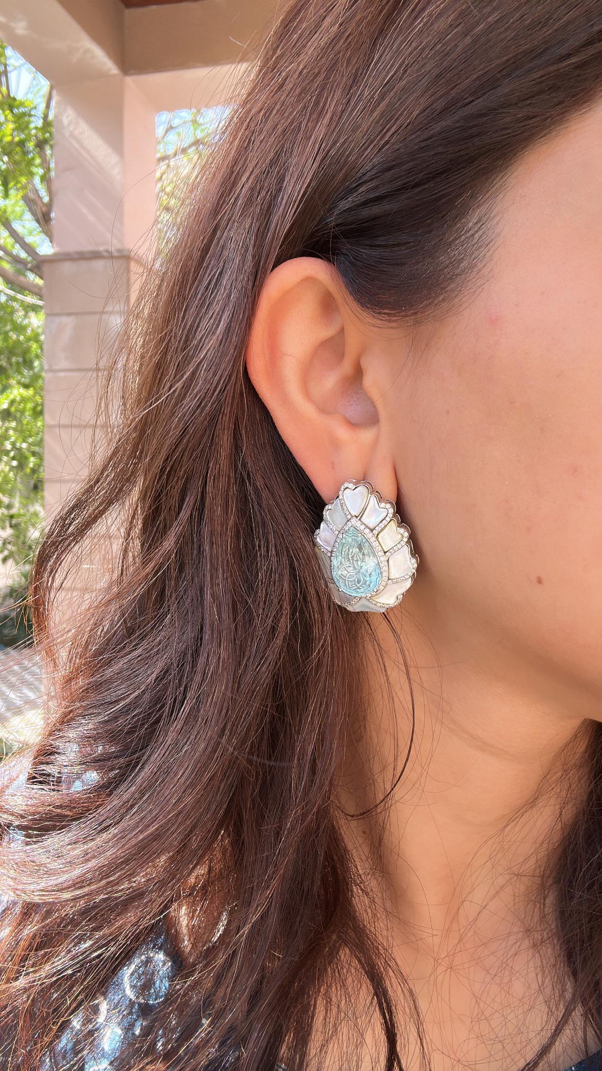 Orecchino in oro 18 carati, 15,32 carati, Acquamarine scolpite, Perle e Diamanti in vendita 2
