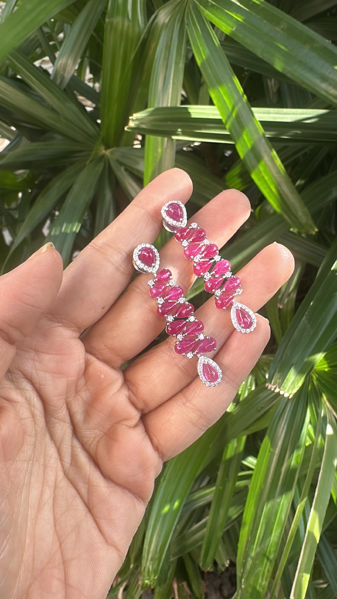 da uomo o donna Orecchini pendenti in oro 18 carati, 15,48 carati, rubino del Mozambico e diamanti in vendita