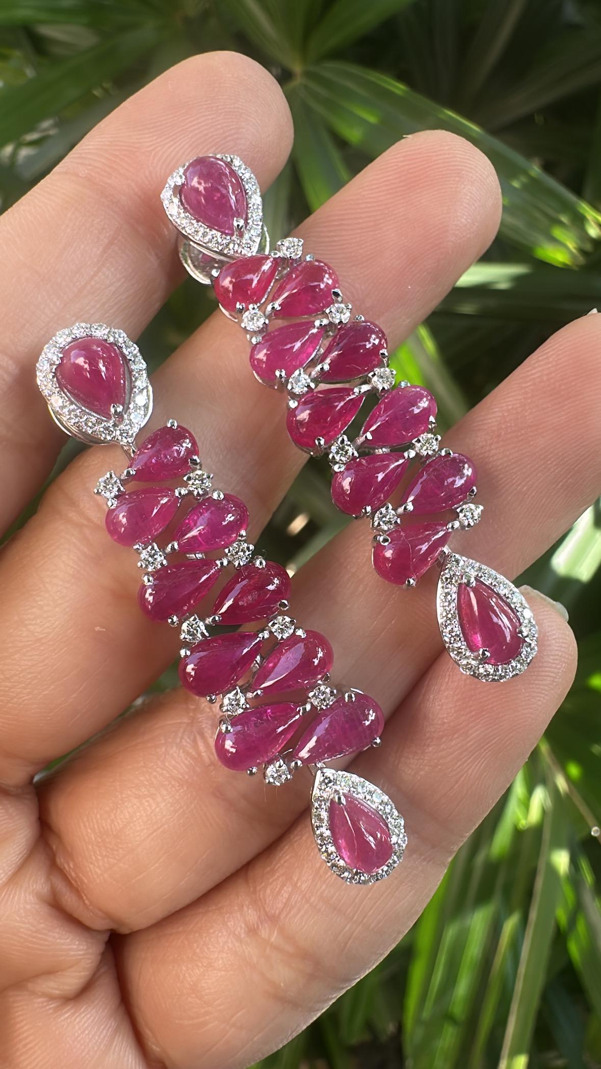 Orecchini pendenti in oro 18 carati, 15,48 carati, rubino del Mozambico e diamanti in vendita 1