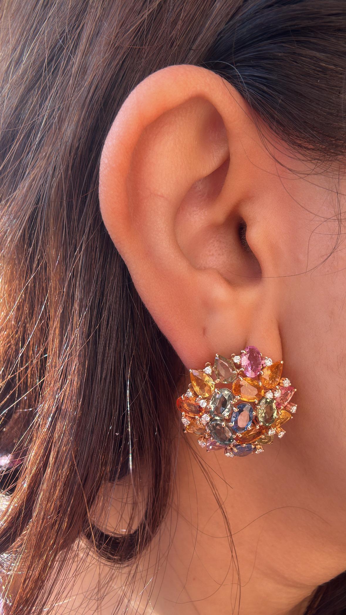 Orecchini con zaffiri multipli e diamanti di Ceylon da 15,53 carati, incastonati in oro 18K in vendita 4