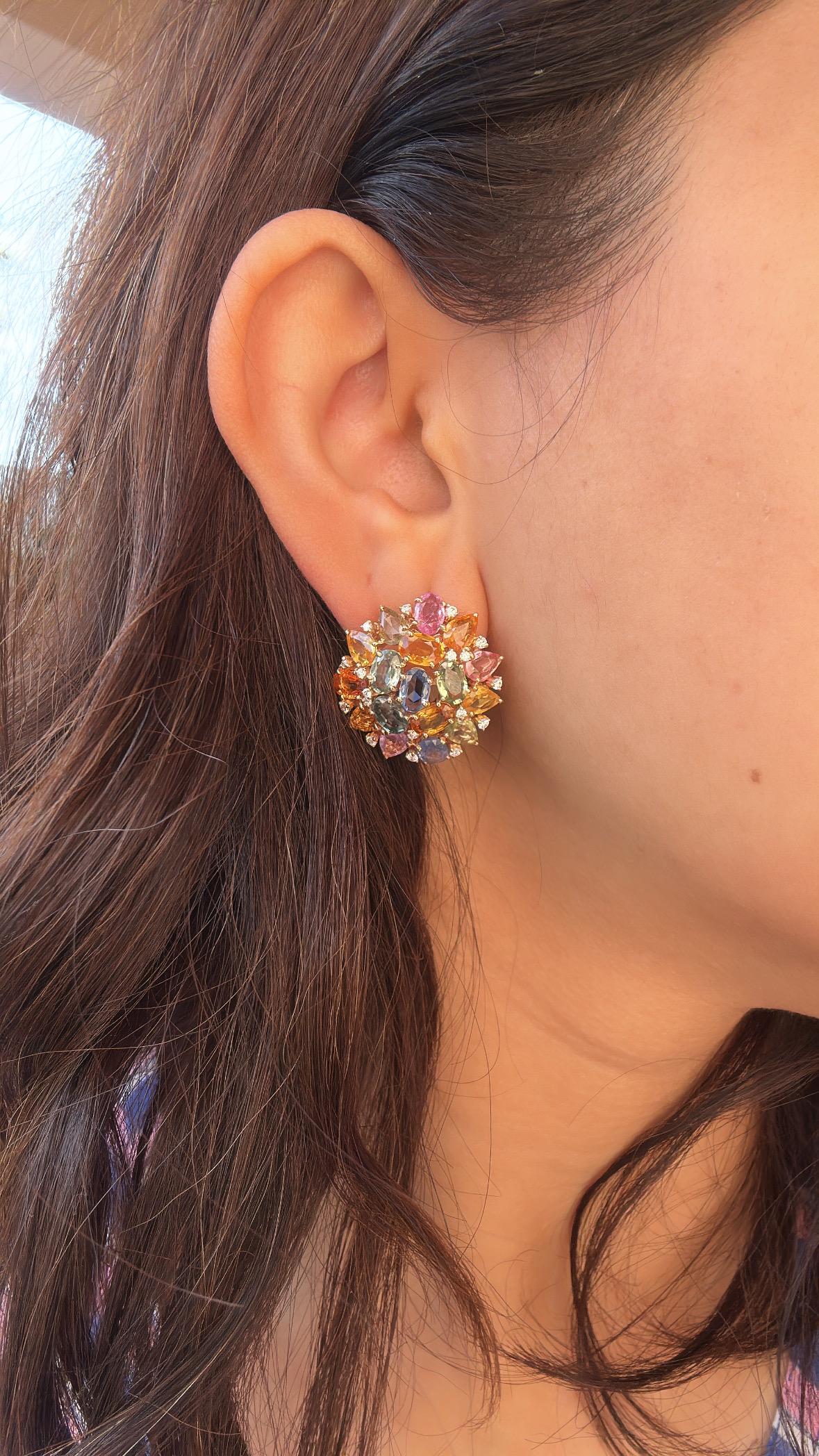 Orecchini con zaffiri multipli e diamanti di Ceylon da 15,53 carati, incastonati in oro 18K in vendita 5