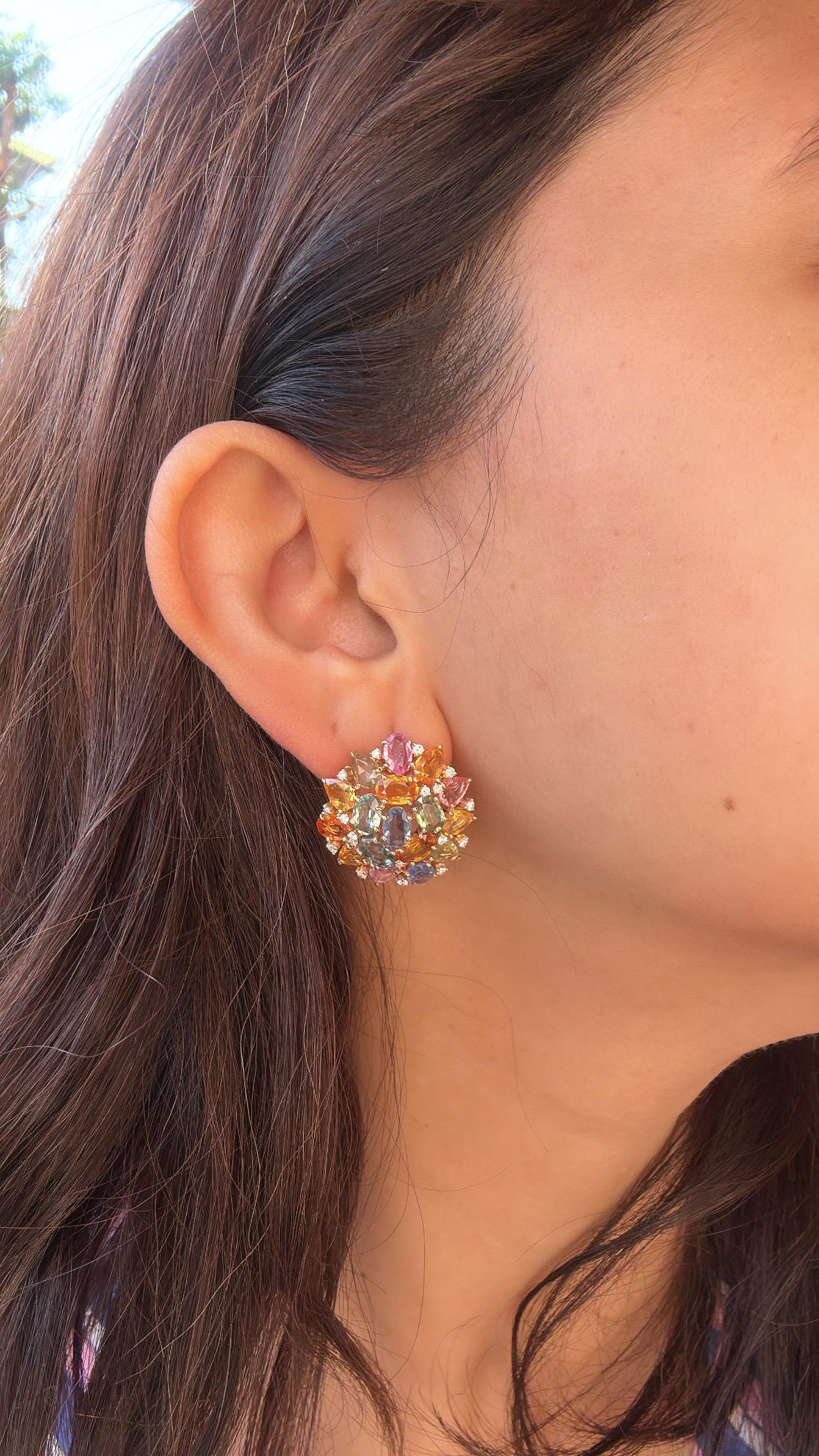 Orecchini con zaffiri multipli e diamanti di Ceylon da 15,53 carati, incastonati in oro 18K in vendita 6