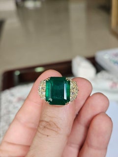 Set in 18K Gold, 15.63 carats, Zambian Emerald & Yellow Diamonds Engagement Ring