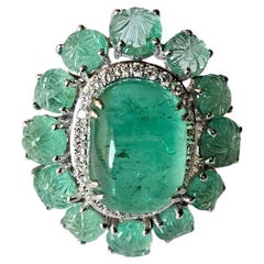 Bague en or 18 carats, 15,94 carats, émeraude colombienne cabochon et diamants Dome