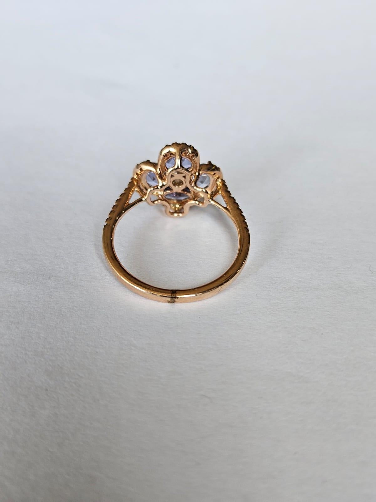 Verlobungsring aus 18 Karat Gold, 1,62 Karat, blauem Saphir im Rosenschliff und Diamanten (Moderne) im Angebot