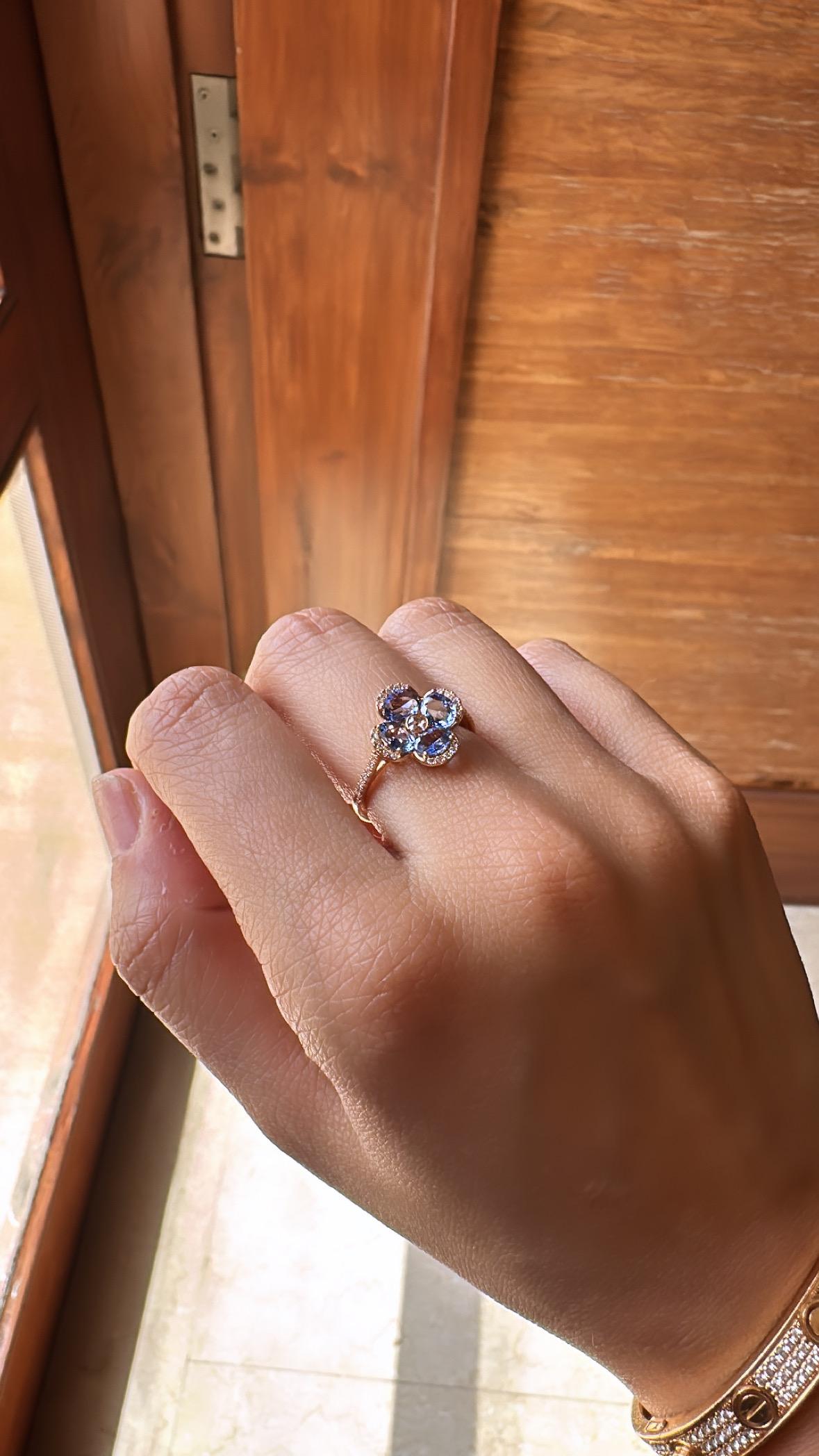 Set in 18K Gold, 1.62 carats, Blue Sapphire Rose Cuts & Diamonds Engagement Ring For Sale 3