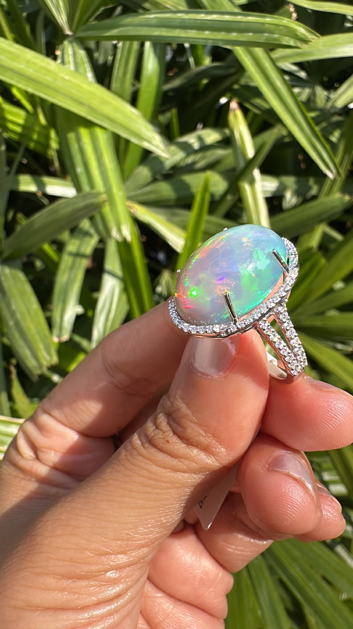Women's or Men's Set in 18K Gold, 16.23 carats Ethiopian Opal & Diamonds Cocktail Engagement Ring For Sale