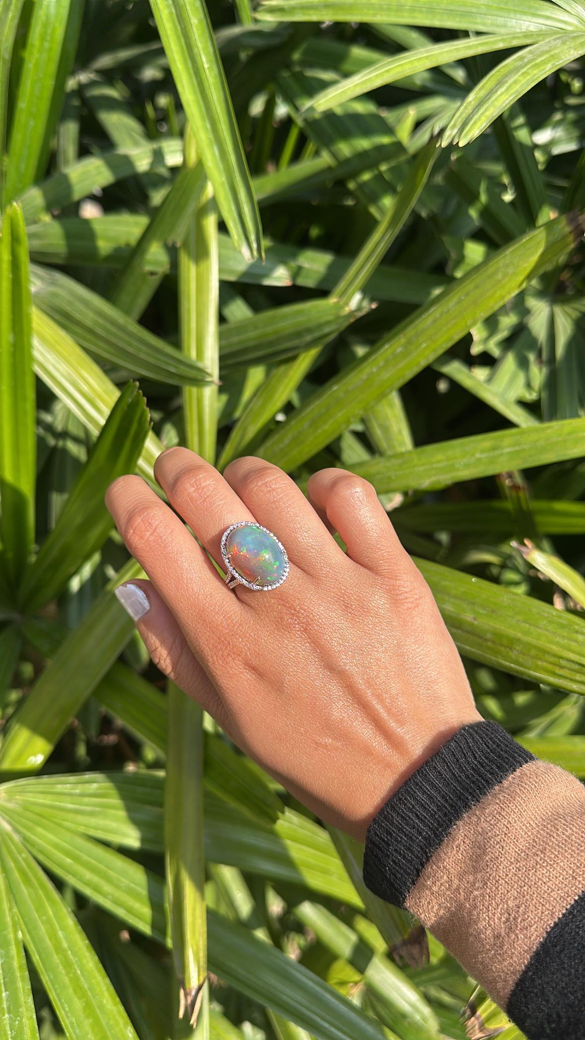 Set in 18K Gold, 16.23 carats Ethiopian Opal & Diamonds Cocktail Engagement Ring For Sale 1