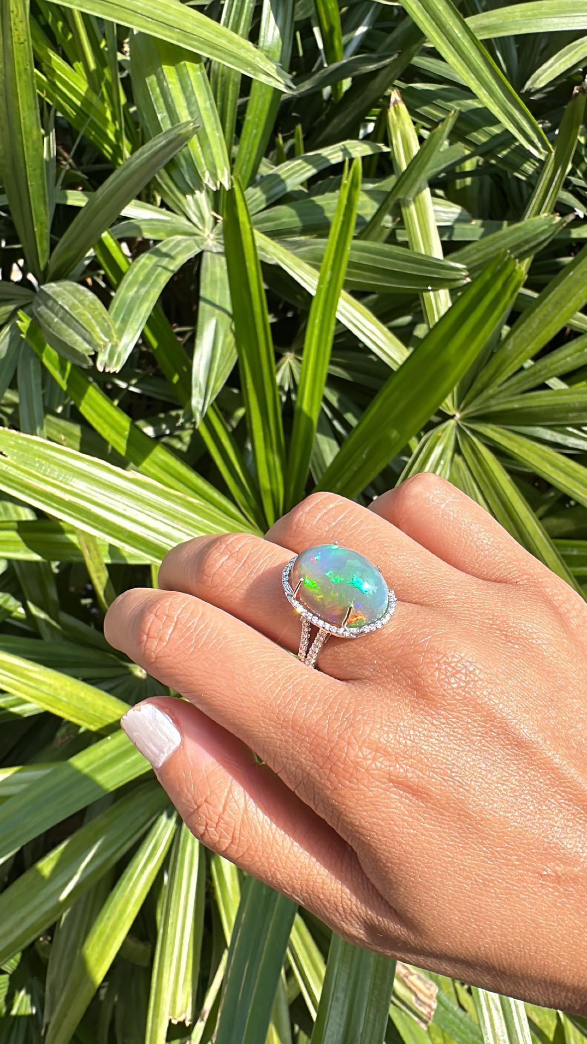 Set in 18K Gold, 16.23 carats Ethiopian Opal & Diamonds Cocktail Engagement Ring For Sale 2