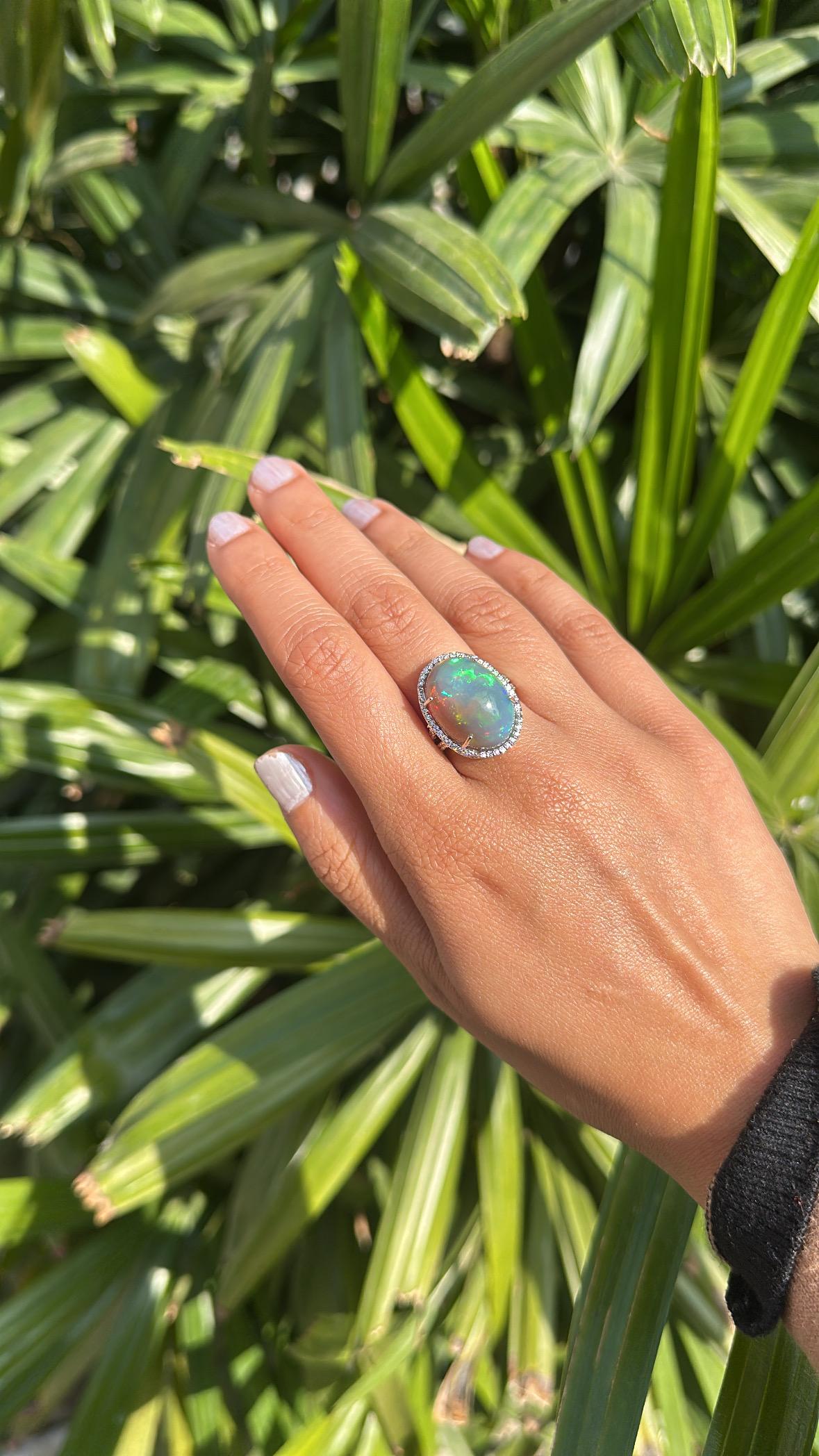 Set in 18K Gold, 16.23 carats Ethiopian Opal & Diamonds Cocktail Engagement Ring For Sale 3