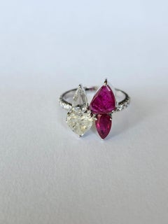 Anello con rubino naturale del Mozambico e diamanti, 1,67 carati, incastonato in oro 18 carati