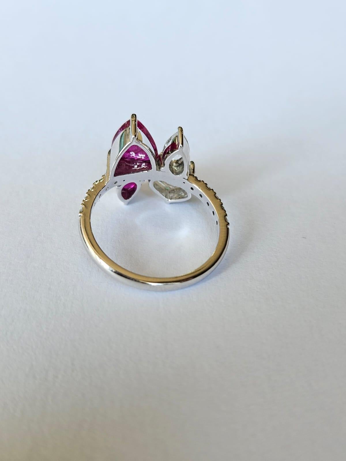 Anillo en racimo de oro de 18 quilates, 1,67 quilates, rubí natural de Mozambique y diamantes Corte de corazón en venta