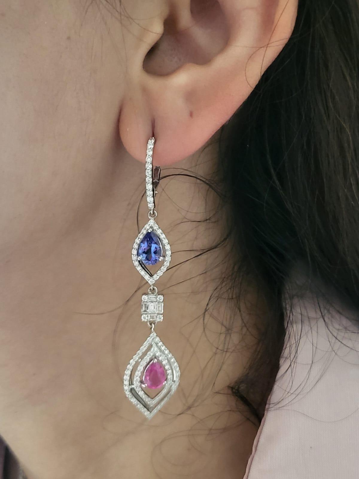 Set in 18K Gold, 1.69 carats Tanzanite, Pink Sapphire & Diamonds Dangle Earrings In New Condition For Sale In Hong Kong, HK