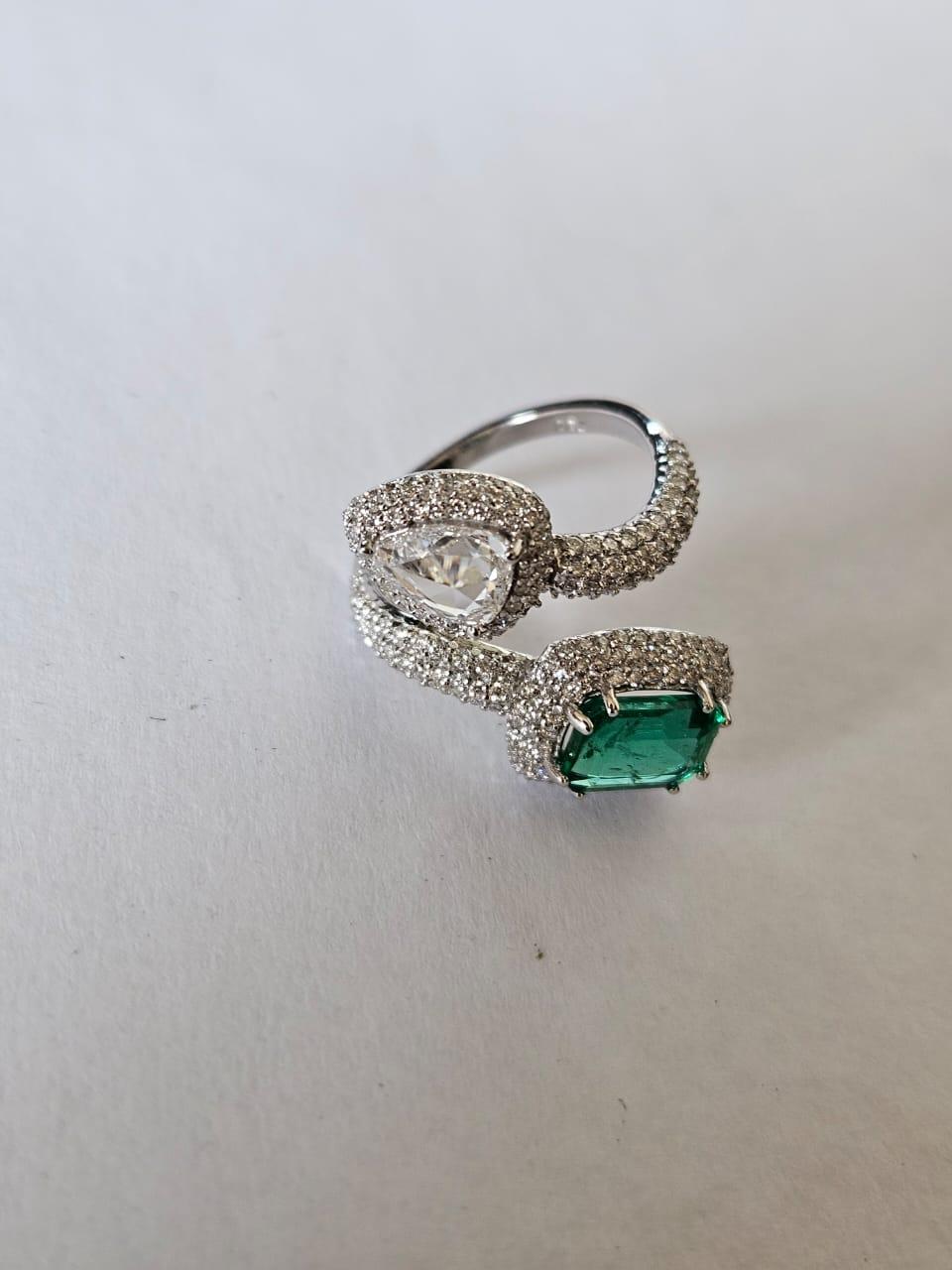 Set in 18K Gold, 1.70 carats, natural Zambian Emerald & Diamonds Engagement Ring Corte rosa en venta