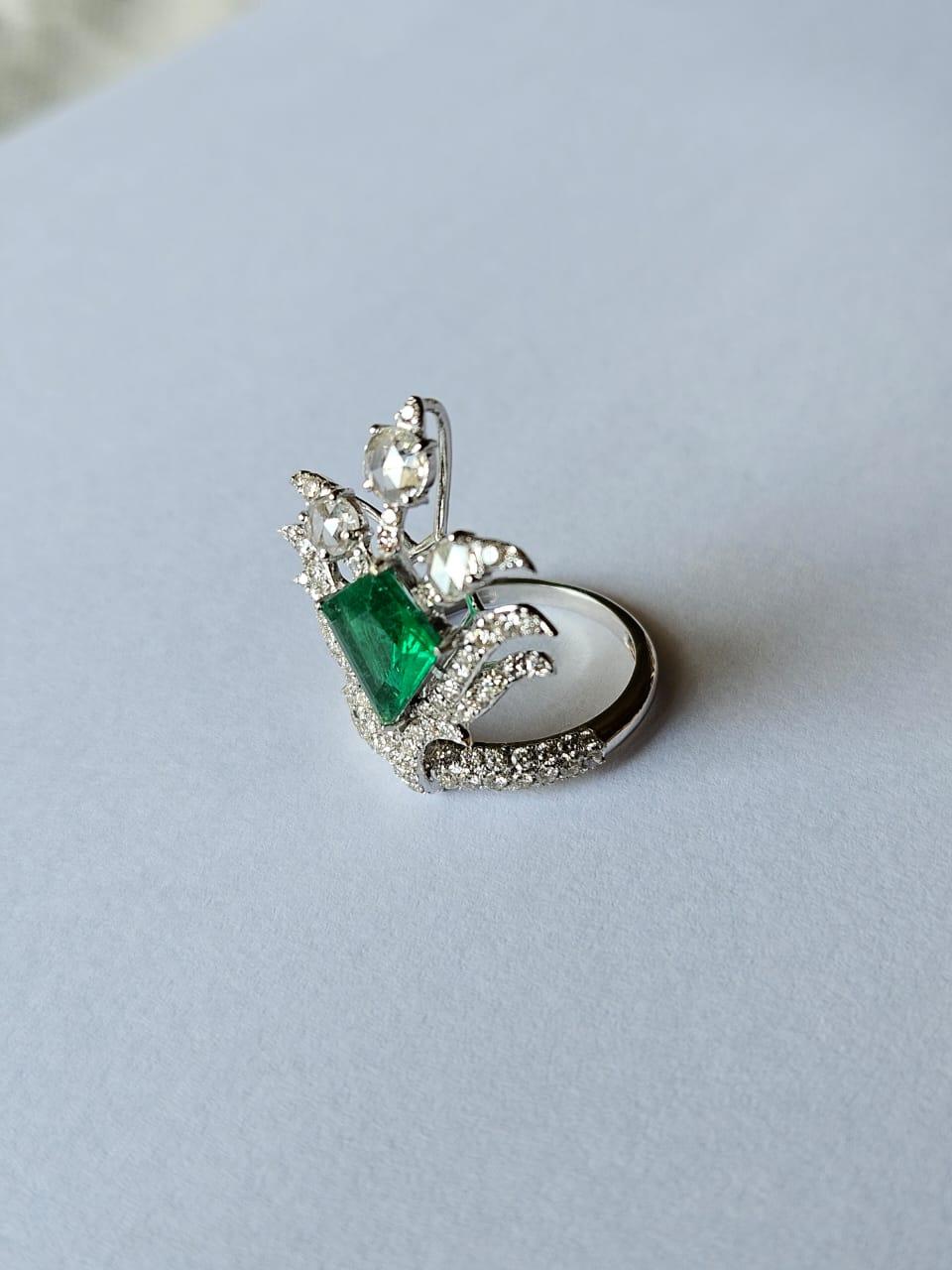 Rose Cut Set in 18K Gold, 1.70 carats, Zambian Emerald & Rose cut Diamonds Cocktail Ring For Sale