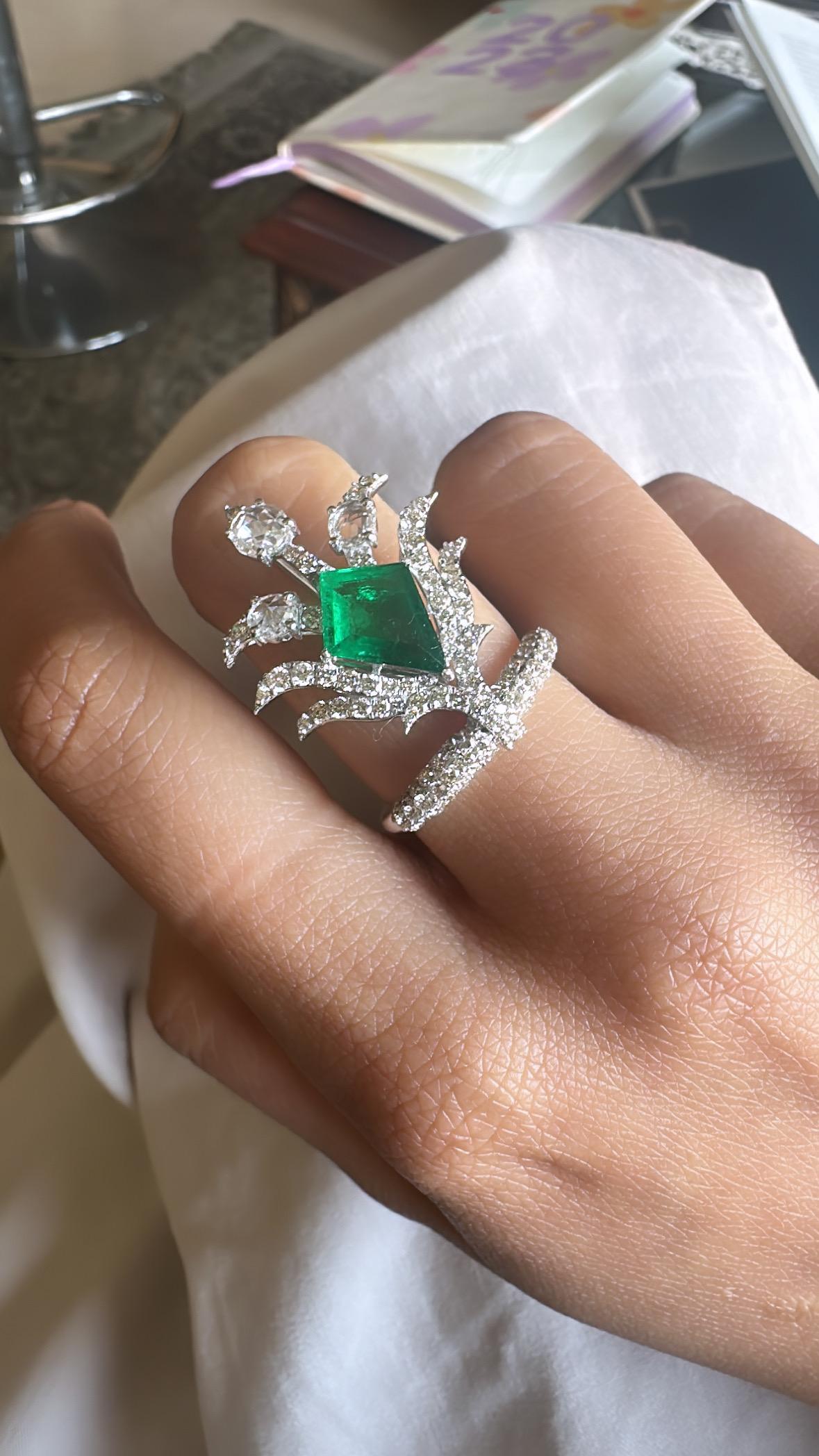 Set in 18K Gold, 1.70 carats, Zambian Emerald & Rose cut Diamonds Cocktail Ring For Sale 1