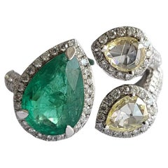 Set in 18k Gold, 1.72 Carats Emerald & Rose Cut Diamonds Engagement Wedding Ring