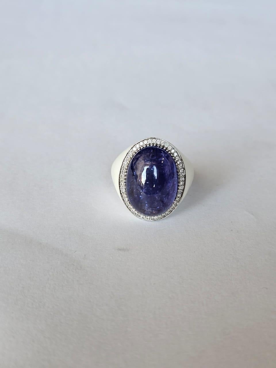 Set in 18K Gold, 17.39 carats, Tanzanite, White Enamel & Diamonds Cocktail Ring In New Condition For Sale In Hong Kong, HK