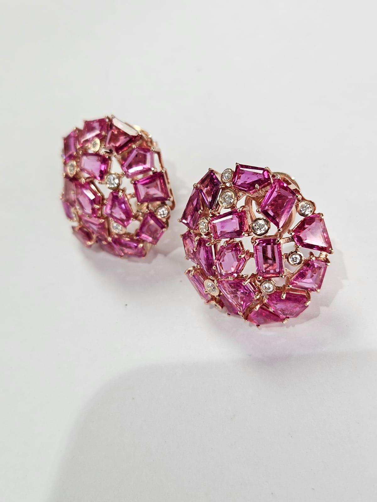 Women's or Men's Set in 18K Gold, 18.61 carats, natural Mozambique Ruby & Diamonds Stud Earrings For Sale