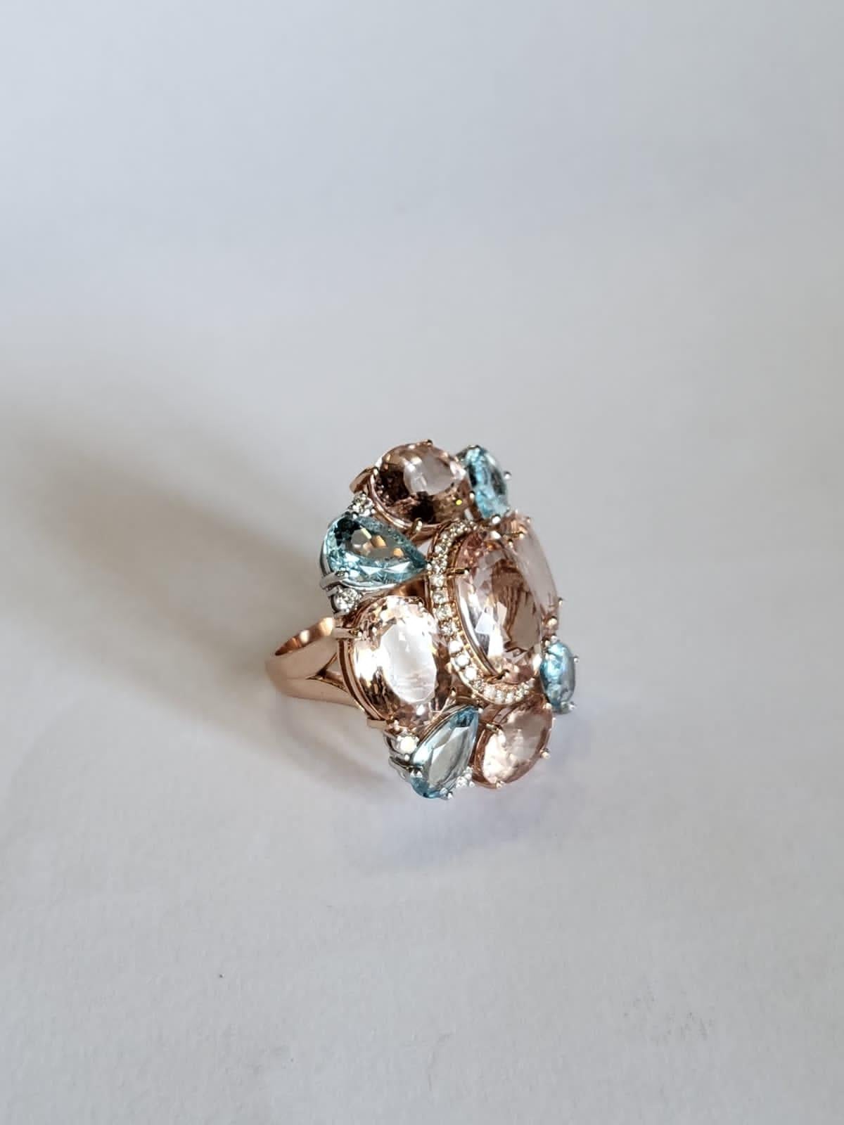 Oval Cut Set in 18K Gold, 18.67 Carats Morganite & 4.59 Carats Aquamarine Cocktail Ring For Sale