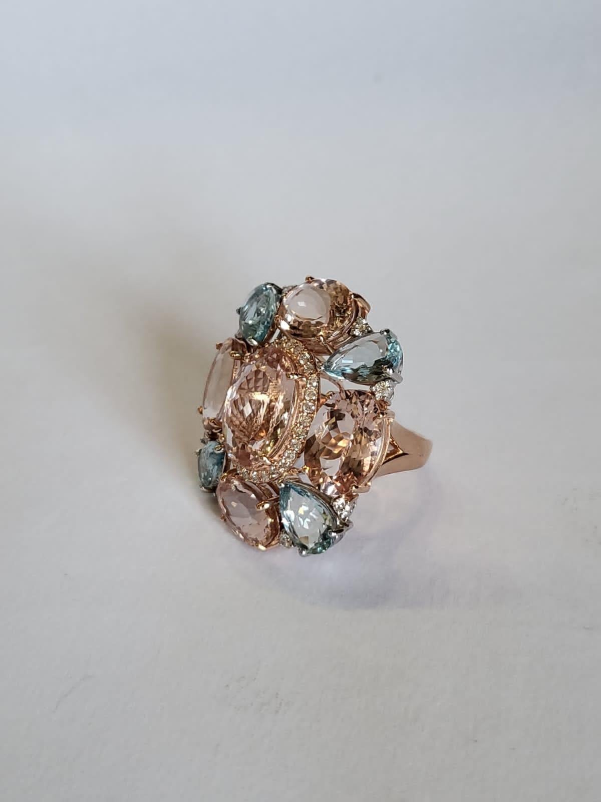 Women's or Men's Set in 18K Gold, 18.67 Carats Morganite & 4.59 Carats Aquamarine Cocktail Ring For Sale