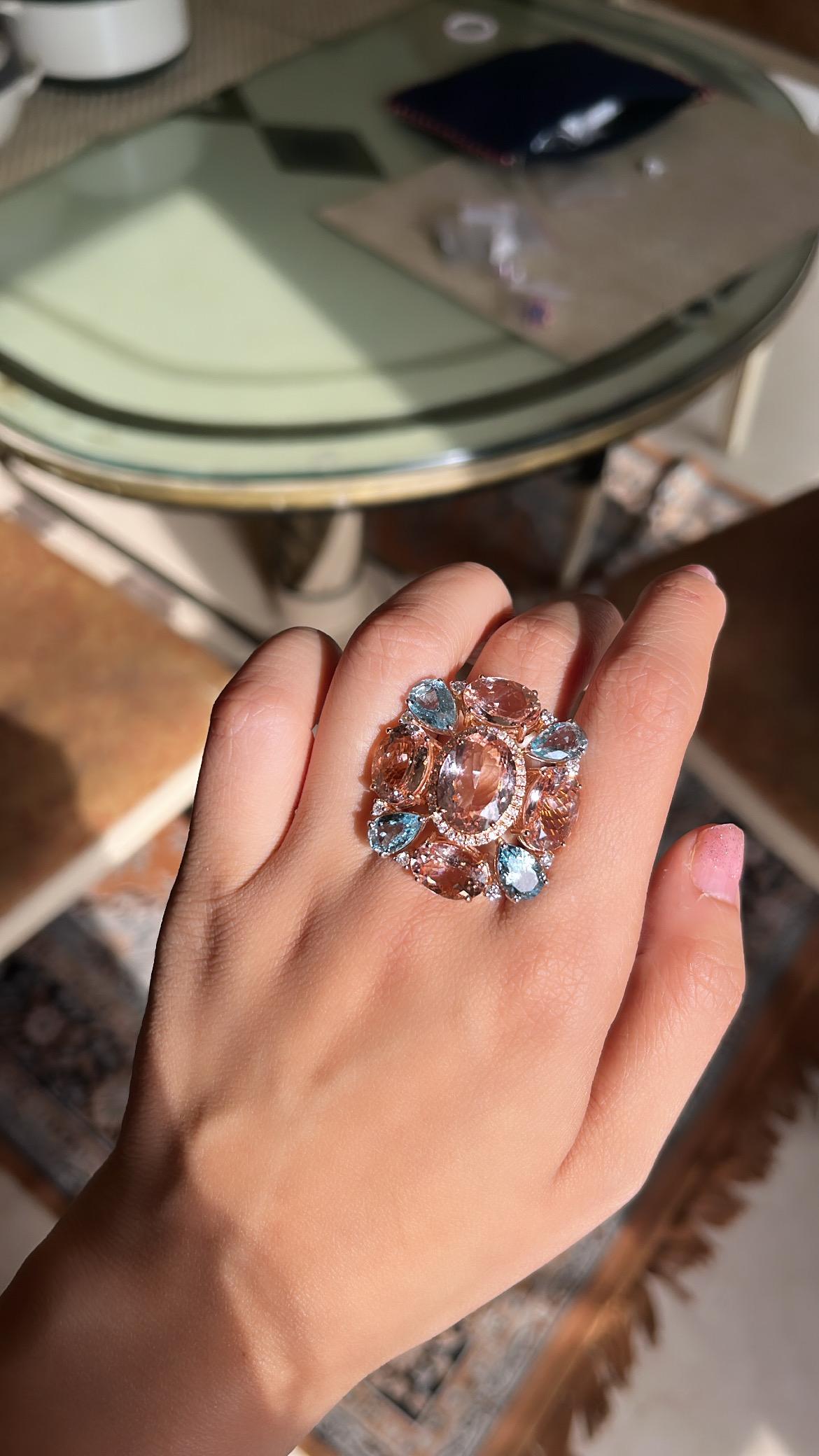 Set in 18K Gold, 18.67 Carats Morganite & 4.59 Carats Aquamarine Cocktail Ring For Sale 3