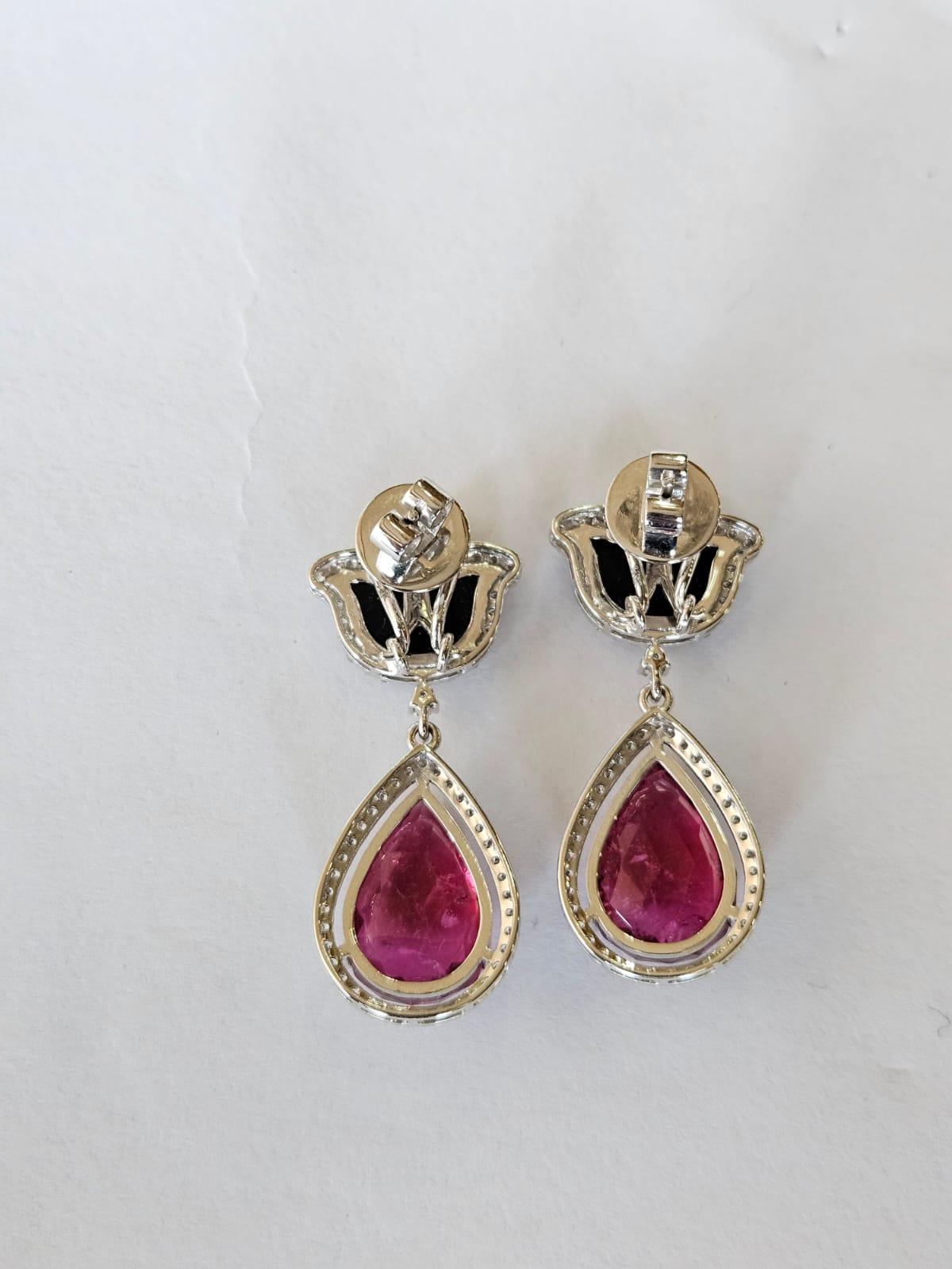 Set in 18K Gold, 18.73 carats Tourmaline, Black Onyx & Diamonds Drop Earrings For Sale 4