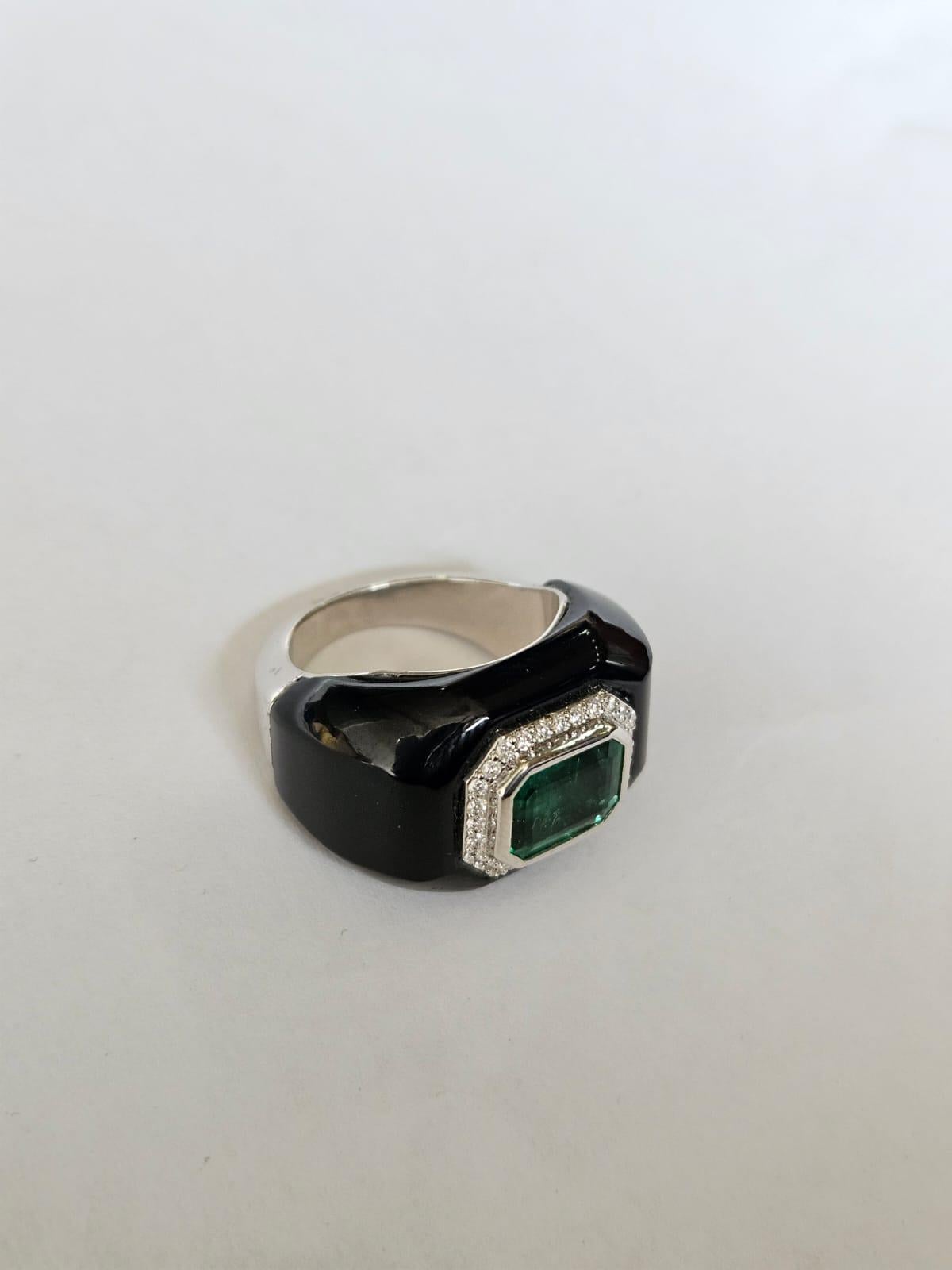 Art déco Bague de fiançailles en or 18 carats, émeraude de Zambie de 1,92 carat, onyx noir et diamant en vente