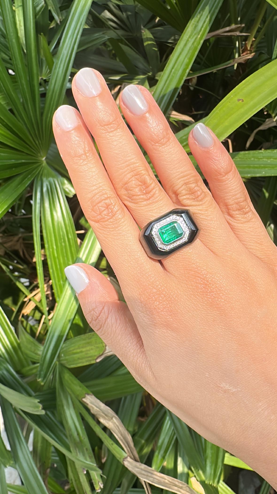 Bague de fiançailles en or 18 carats, émeraude de Zambie de 1,92 carat, onyx noir et diamant en vente 3