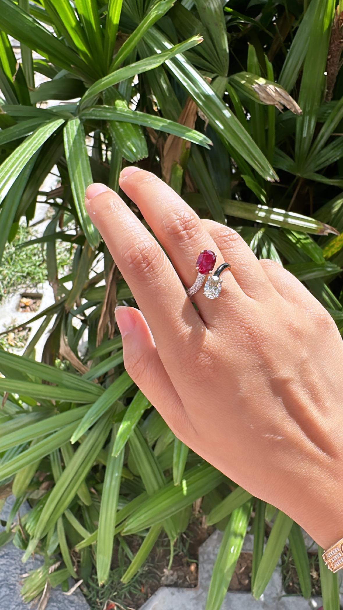 Anillo de compromiso de oro de 18 quilates, 1,92 quilates de rubí natural de Mozambique y diamantes en venta 4