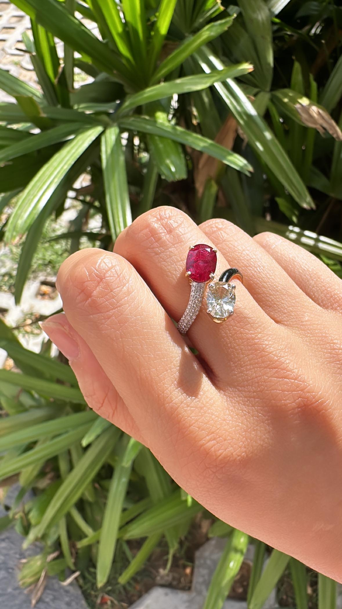Anillo de compromiso de oro de 18 quilates, 1,92 quilates de rubí natural de Mozambique y diamantes en venta 5