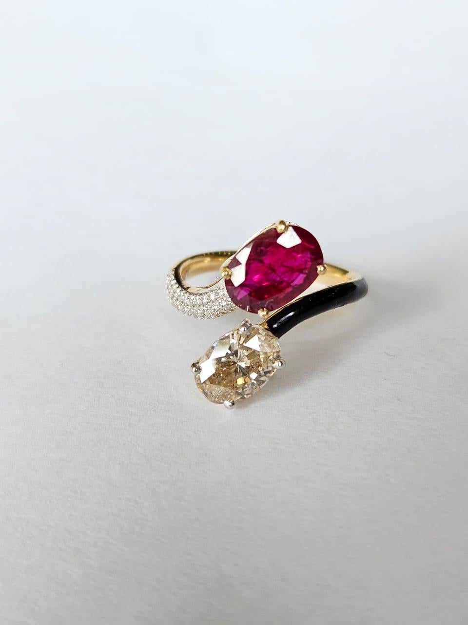 Femenino o masculino Anillo de compromiso de oro de 18 quilates, 1,92 quilates de rubí natural de Mozambique y diamantes en venta