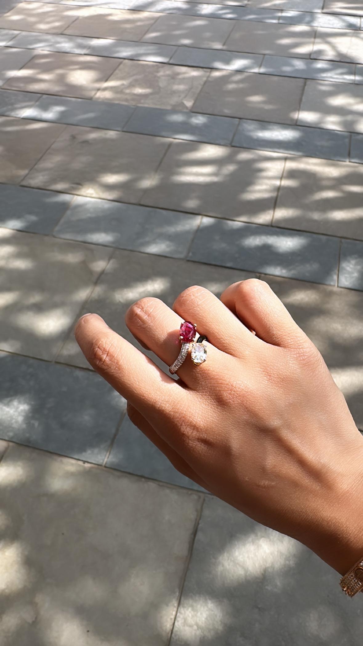 Anillo de compromiso de oro de 18 quilates, 1,92 quilates de rubí natural de Mozambique y diamantes en venta 1