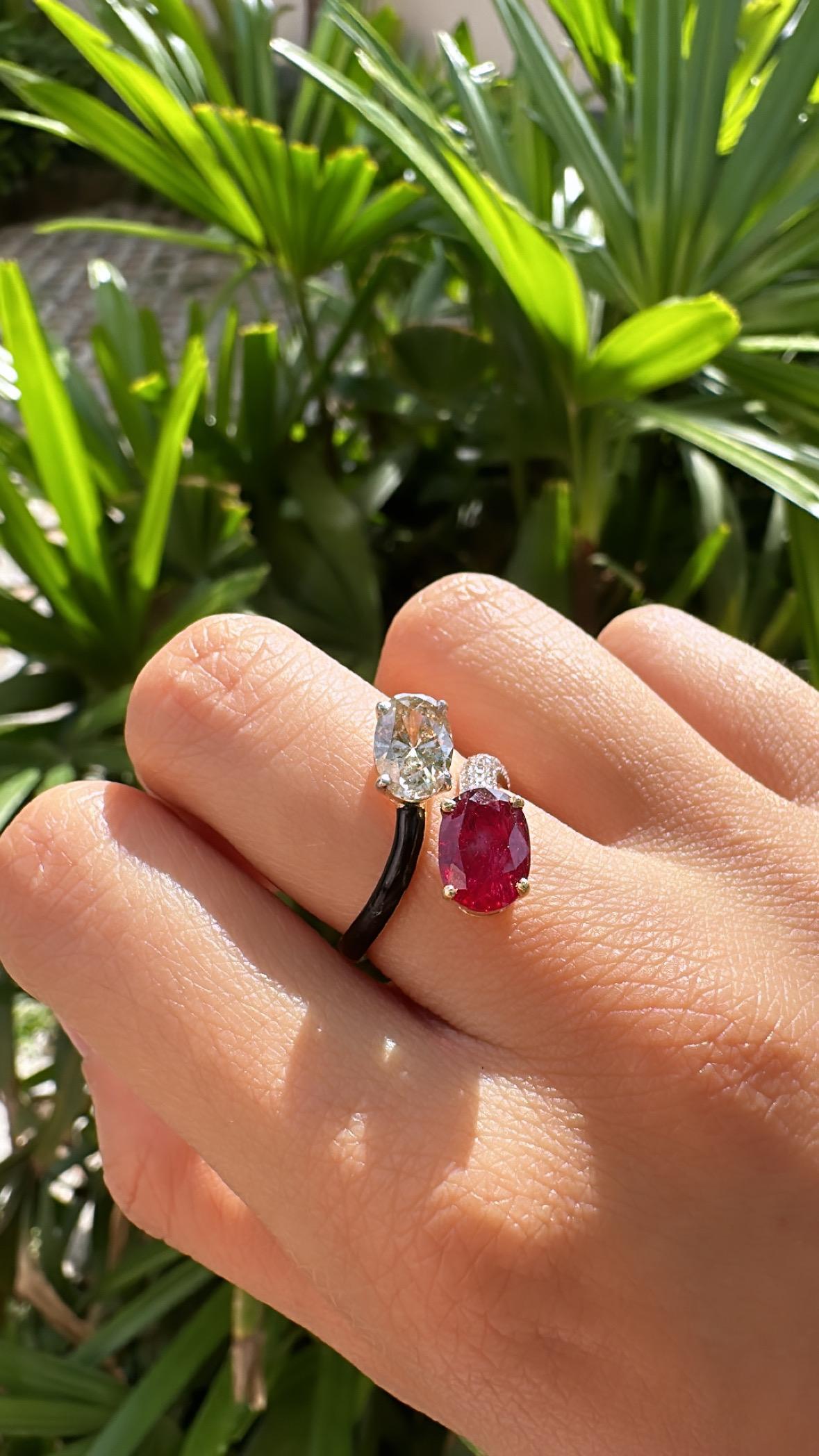 Anillo de compromiso de oro de 18 quilates, 1,92 quilates de rubí natural de Mozambique y diamantes en venta 3