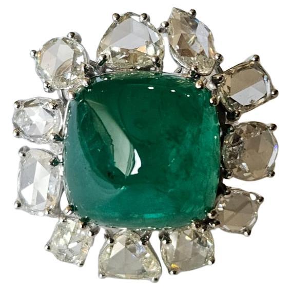 Cocktailring aus 18 Karat Gold, 19,56 Karat Smaragd mit Zuckerhut und Diamanten im Rosenschliff