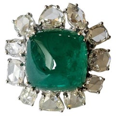 Cocktailring aus 18 Karat Gold, 19,56 Karat Smaragd mit Zuckerhut und Diamanten im Rosenschliff