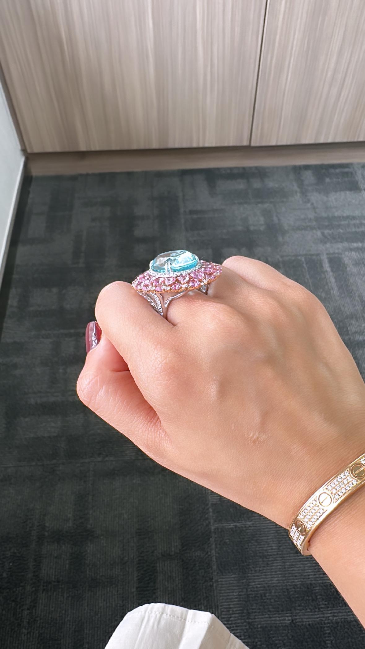 Set in 18K Gold, 19.58 carats, Aquamarine, Pink Sapphire & Diamond Cocktail Ring For Sale 1