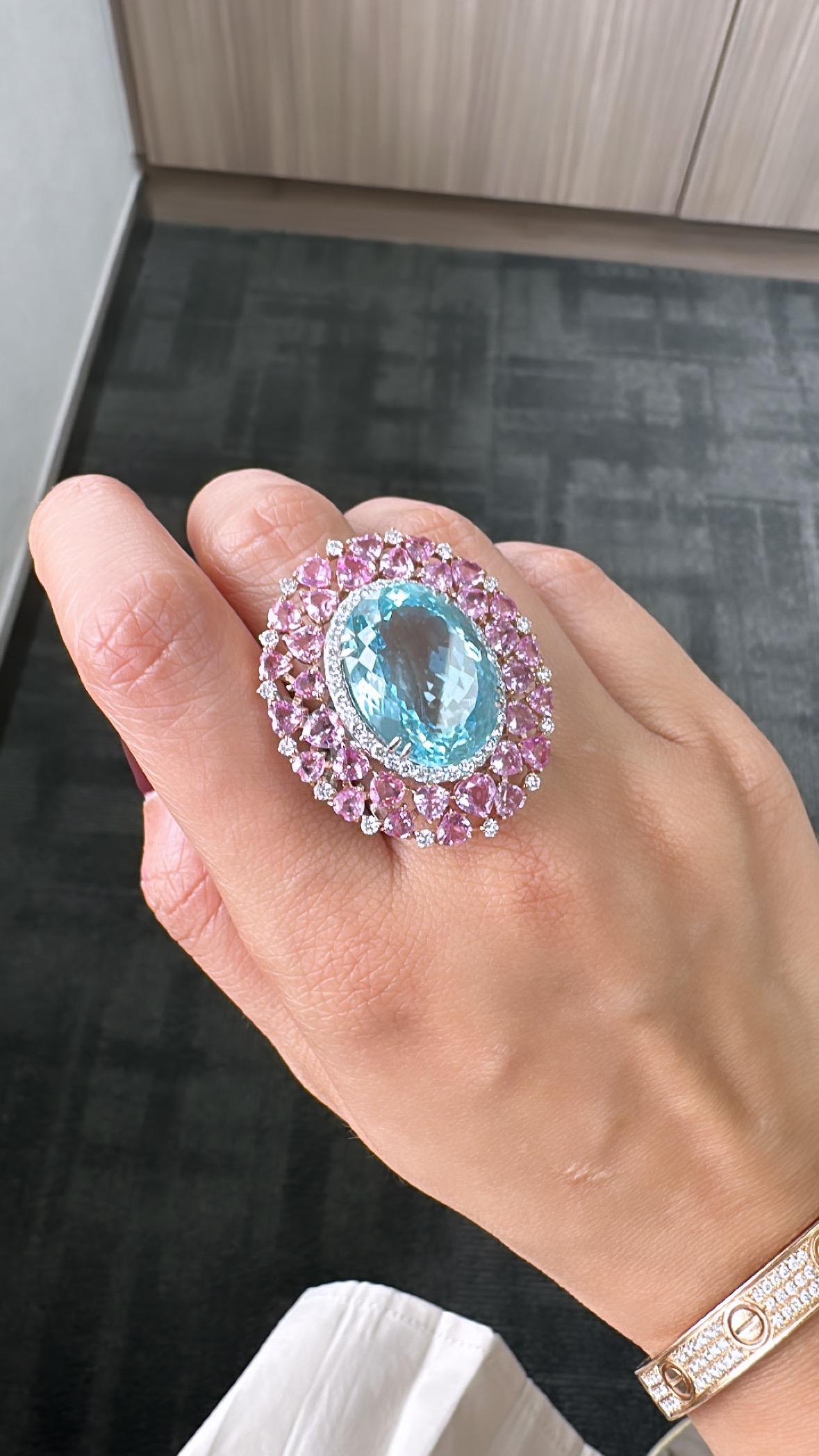 Set in 18K Gold, 19.58 carats, Aquamarine, Pink Sapphire & Diamond Cocktail Ring For Sale 3