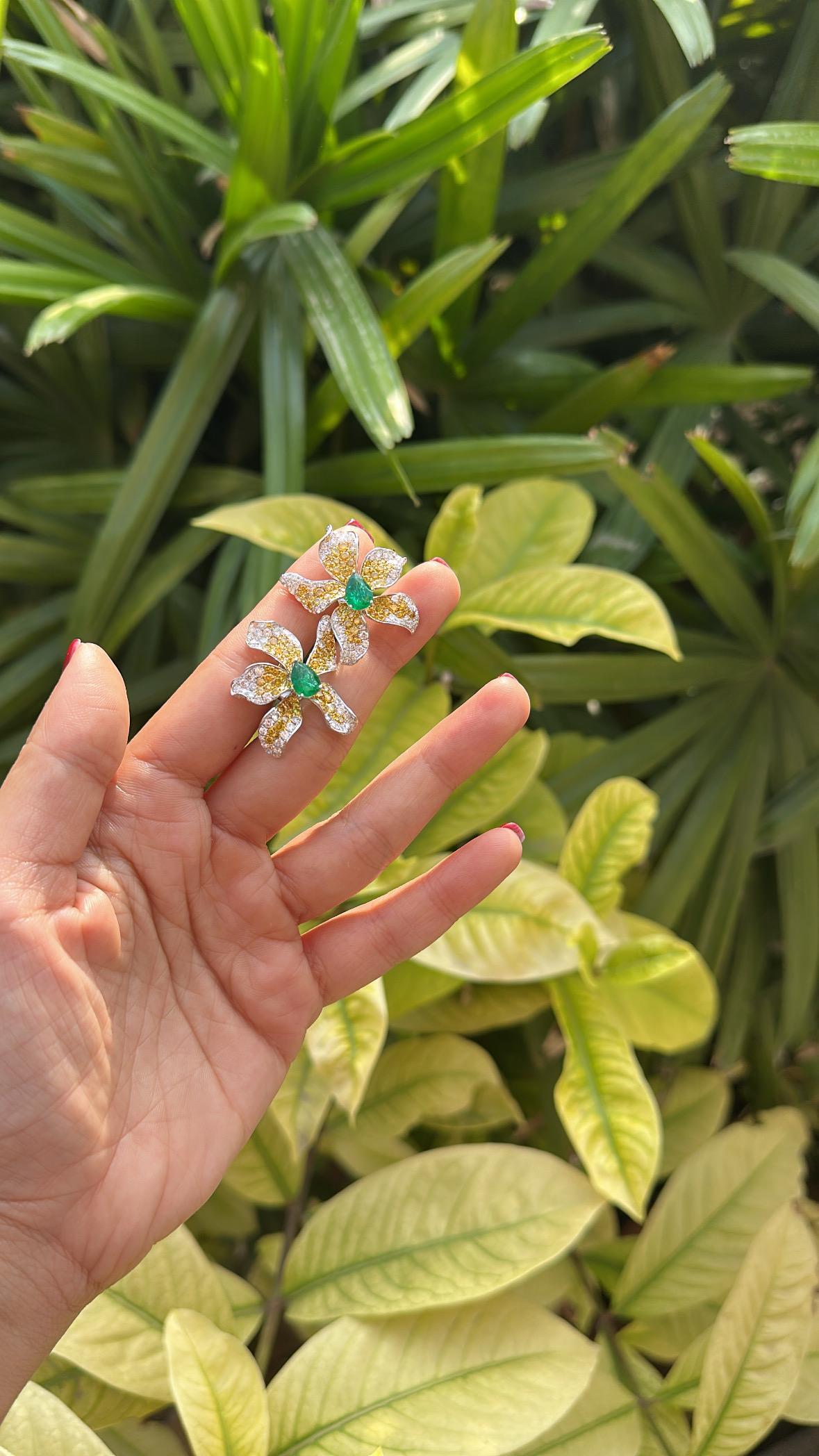 da uomo o donna Orecchini con smeraldi dello Zambia e diamanti gialli incastonati in oro 18 carati, 1,97 carati in vendita