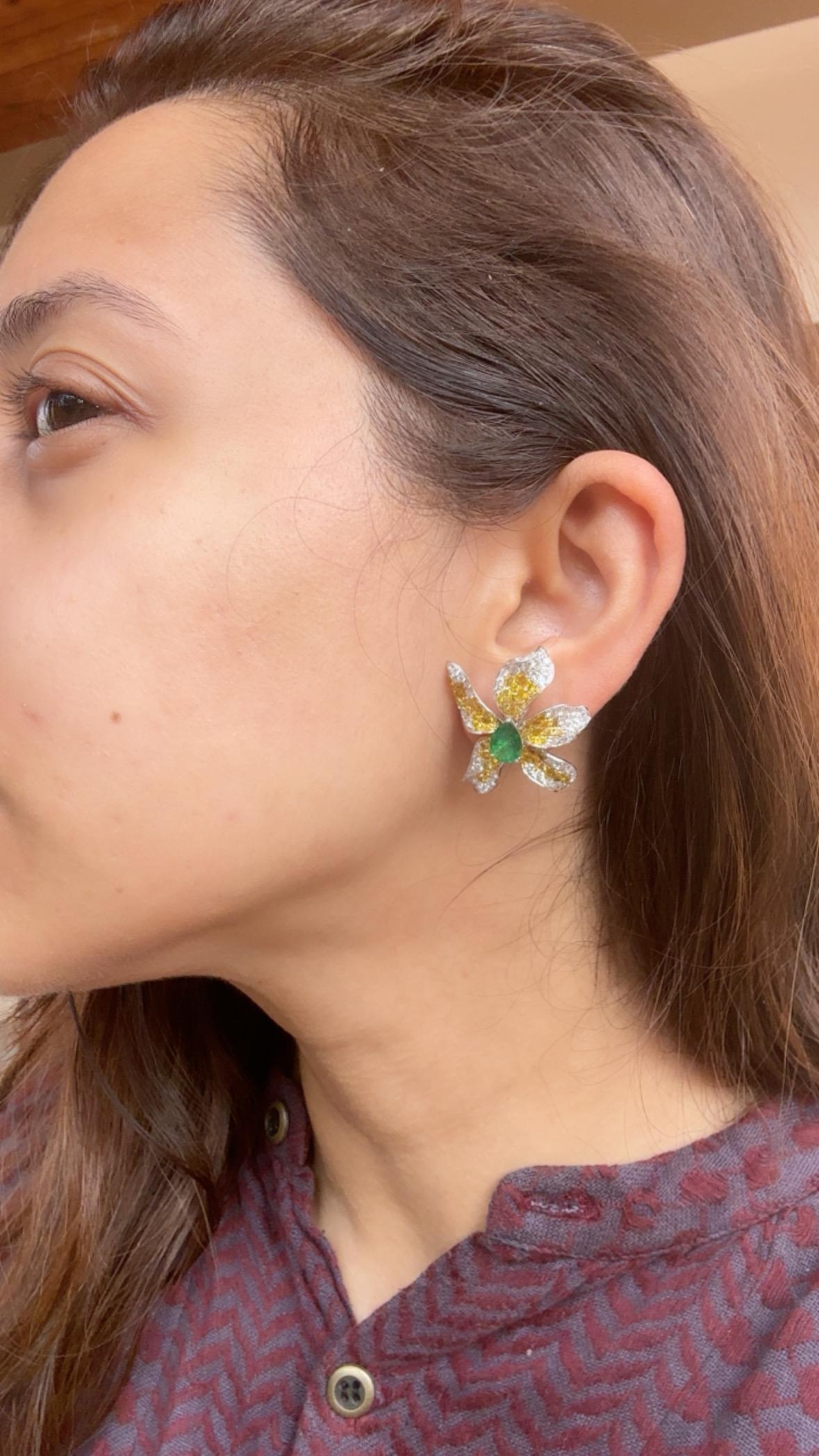Orecchini con smeraldi dello Zambia e diamanti gialli incastonati in oro 18 carati, 1,97 carati in vendita 3