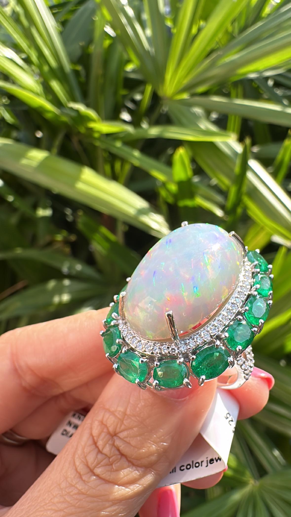 Women's or Men's Set in 18K Gold, 21.06 carats Ethiopian Opal, Emeralds & Diamonds Cocktail Ring For Sale