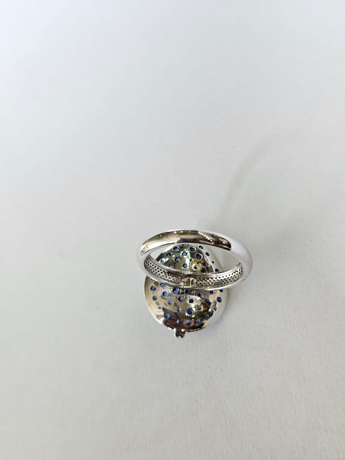 Moderne Bague cocktail en or 18 carats, 2,12 carats, saphirs bleus de Ceylan et diamants en vente