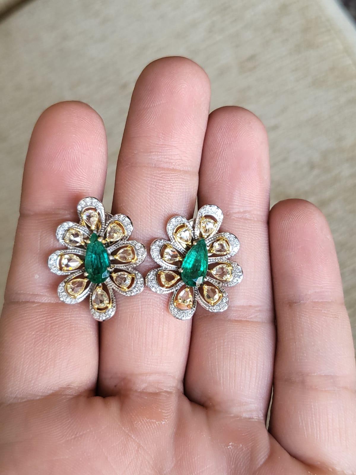 Clous d'oreilles en or 18 carats, émeraude de Zambie et diamants taille rose de 2,12 carats Unisexe en vente