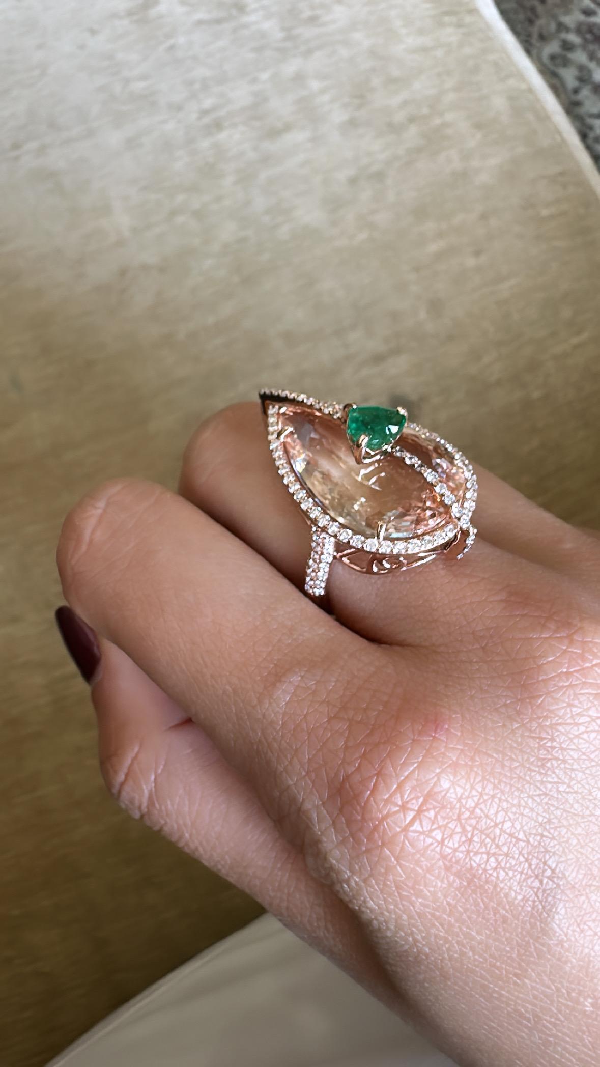 Women's or Men's Set in 18K Gold, 21.25 carats Morganite, Zambian Emerald & Diamond Cocktail Ring For Sale