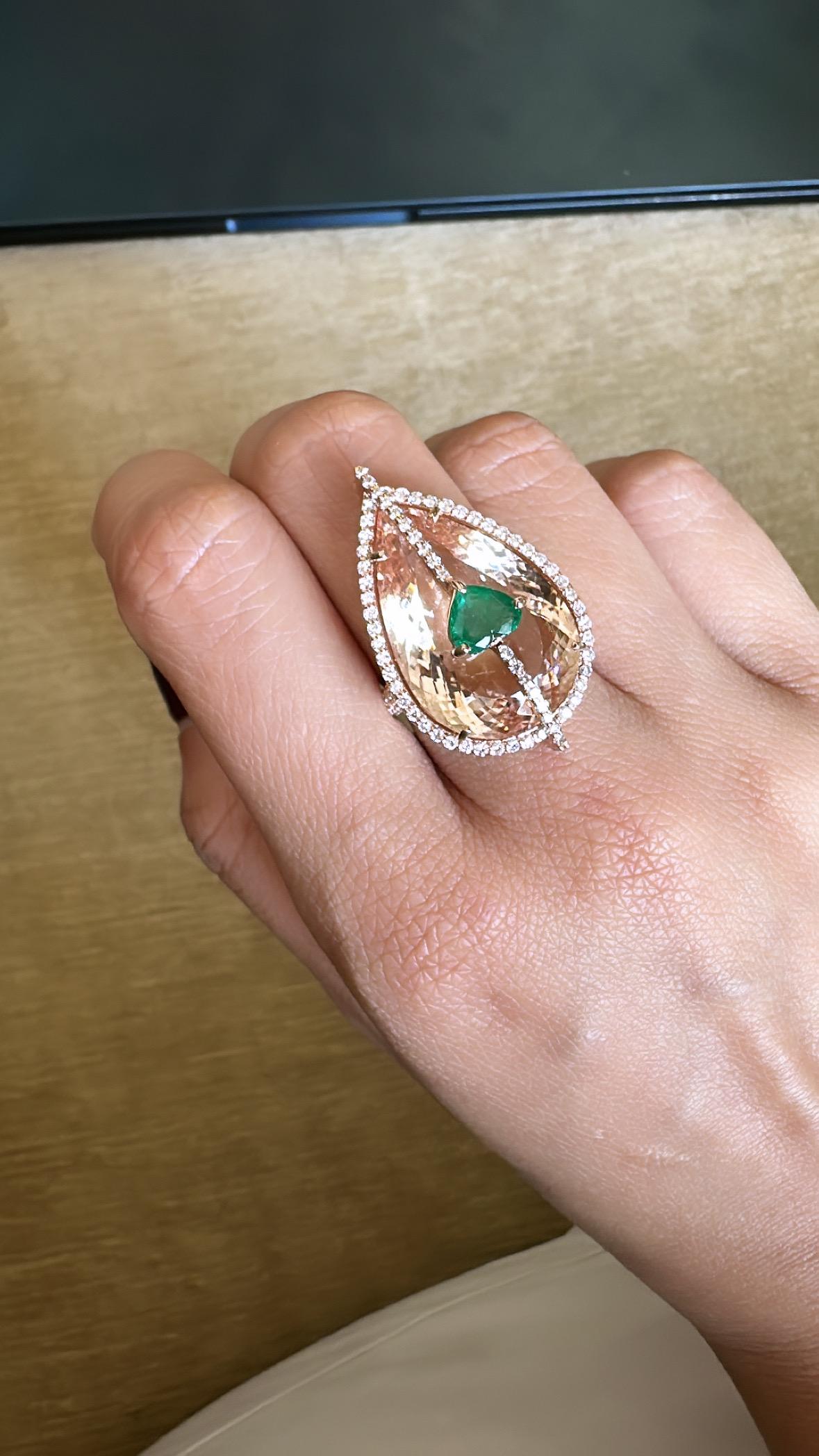 Set in 18K Gold, 21.25 carats Morganite, Zambian Emerald & Diamond Cocktail Ring For Sale 1