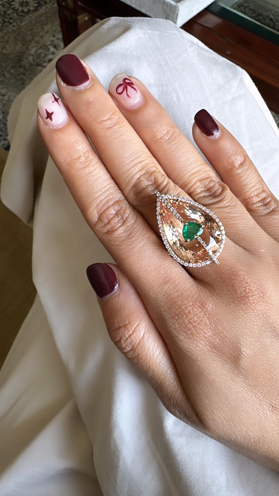 Set in 18K Gold, 21.25 carats Morganite, Zambian Emerald & Diamond Cocktail Ring For Sale 2