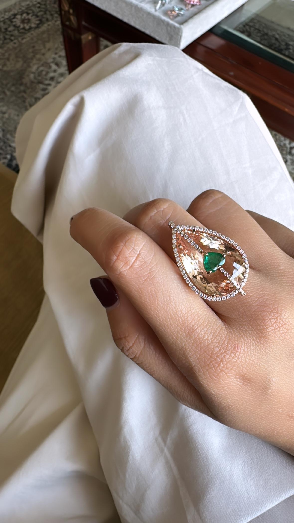Set in 18K Gold, 21.25 carats Morganite, Zambian Emerald & Diamond Cocktail Ring For Sale 3